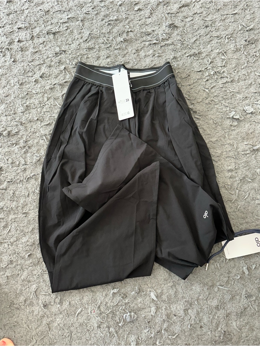 ALO Yoga Men’s Black Athletic Jogger Pants